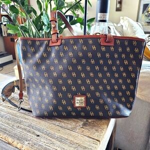 Signature Small shopper.  Barely used.  Make me an offer!!